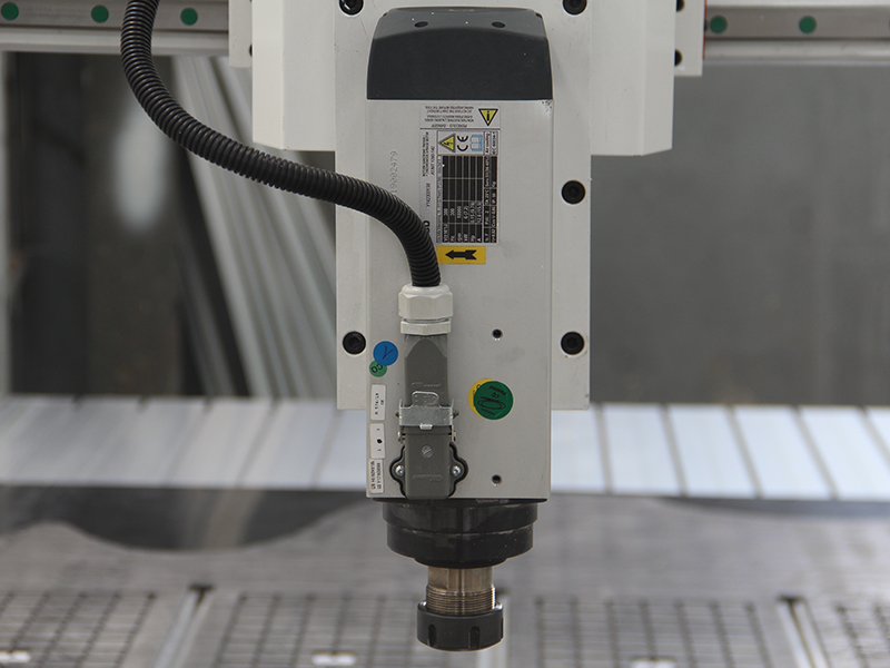What are the advantages and disadvantages of a four-axis cnc router