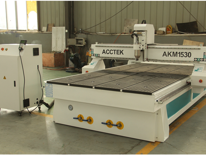 What are the characteristics of a woodworking engraving machine