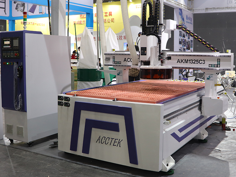 What kinds of engraving machines can be classified into