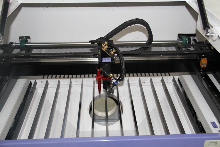 How to extend the service life of laser engraving machine