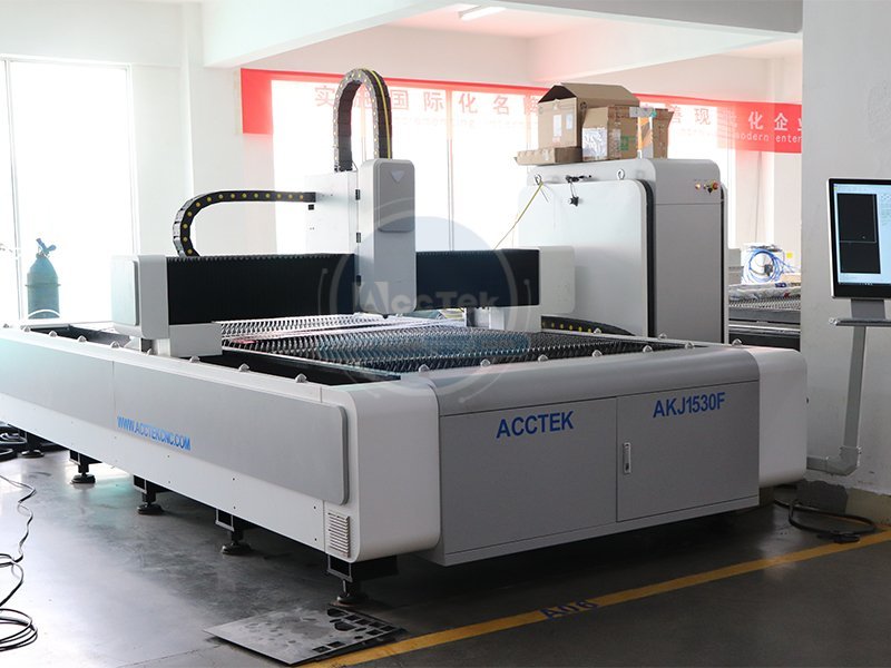 How does fiber laser technology improve metal cutting