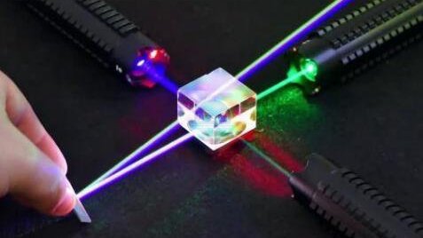 Characteristics of femtosecond machining are simply analyzed
